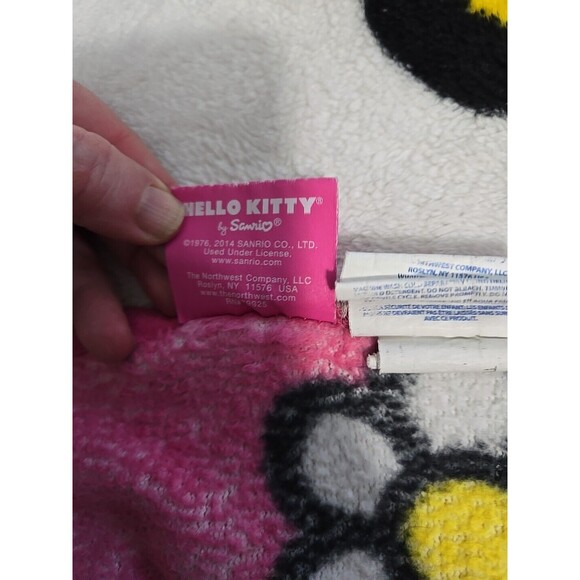 Hello Kitty Blanket Pink Flowers Plush Throw Cute Soft Sanrio Decor 43"x57" - Picture 6 of 6